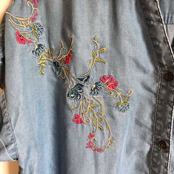 Chambray Shirt Size 16 Short Sleeves Button Up Embroidered Lyocell - Picture 4 of 6